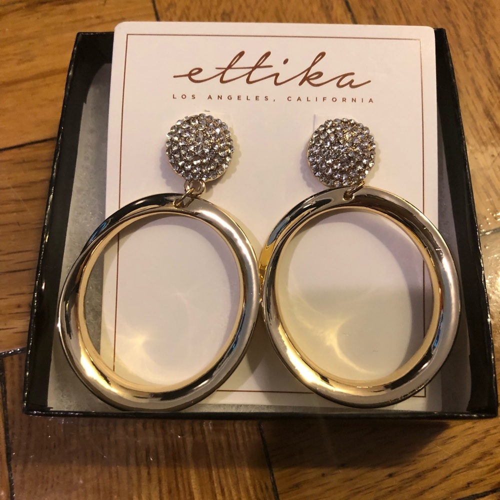 Ettika Drop Circle earrings in gold & pearl